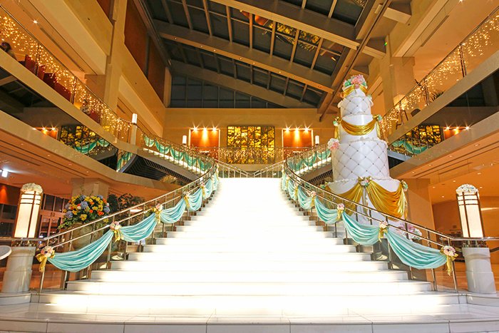 ホテル京阪 ユニバーサル・タワー 3階から4階に続く『光の大階段』