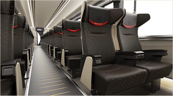 一排2+1的3個座位，寬敞舒適。前後座椅間距比傳統座位寬，腳部的空間非常充裕。
