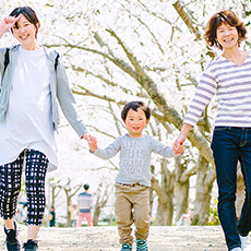 花と光と春の風。