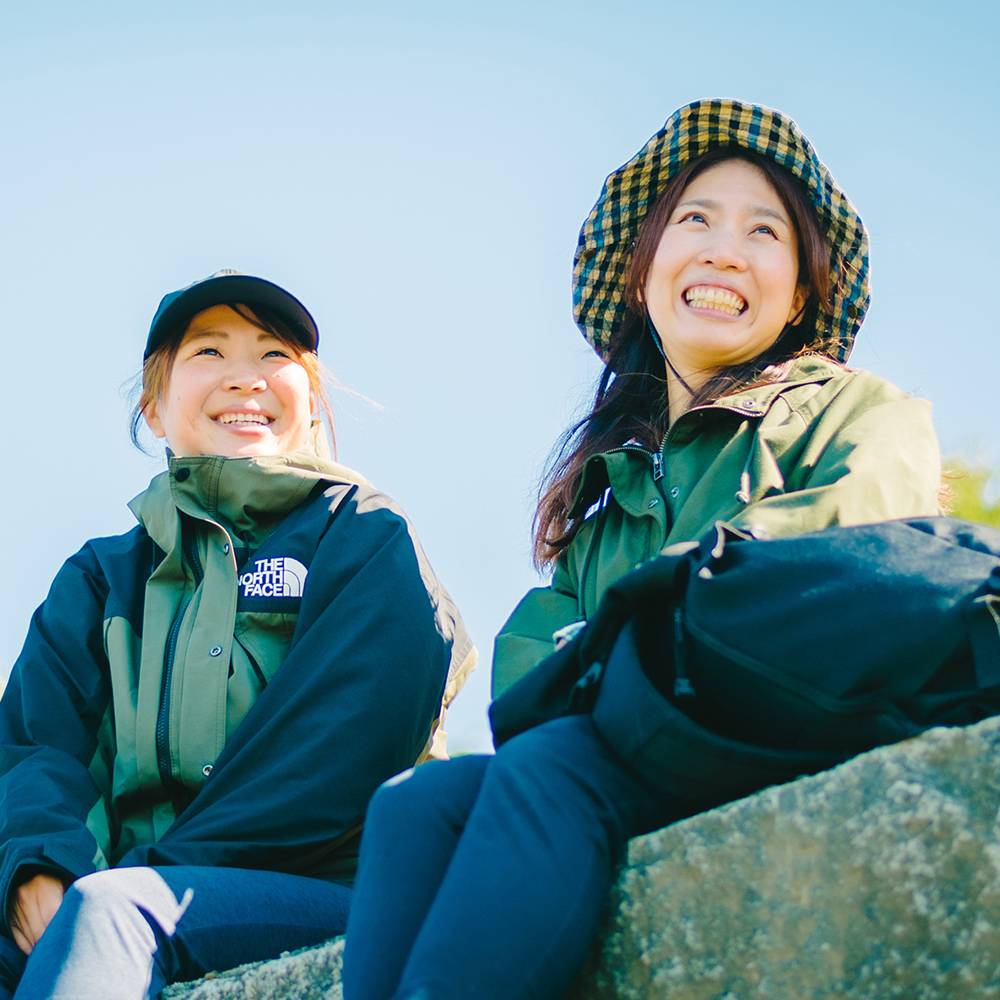 青空の下の山歩き。