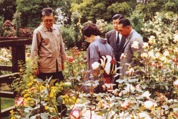 岡本勘治郎氏(左）