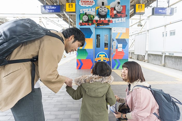 なんと枚方市駅のエレベーターもトーマス仕様！