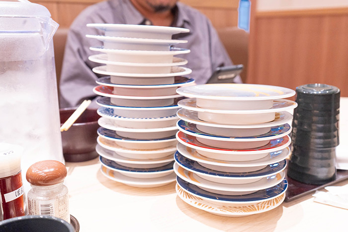 食べ終わった皿の山
