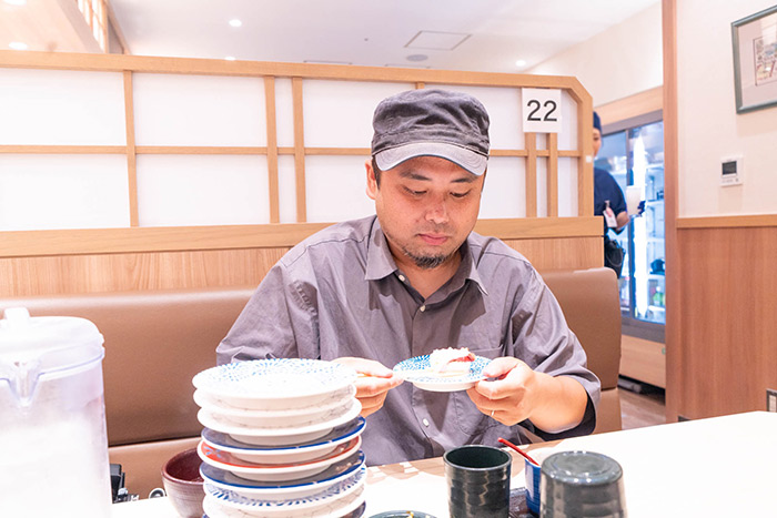 「タコ」に謝るすどん