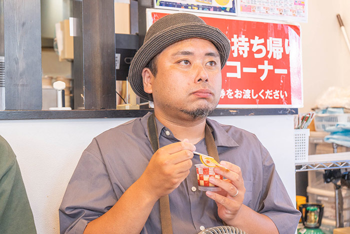 考えるすどん