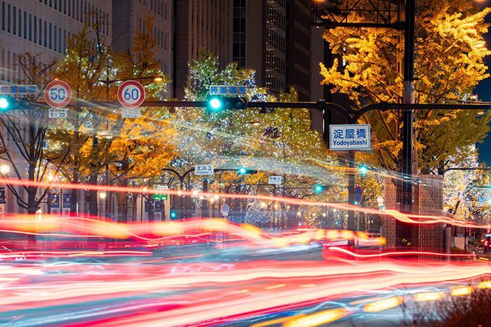 車の光の線が主役になっちゃった写真