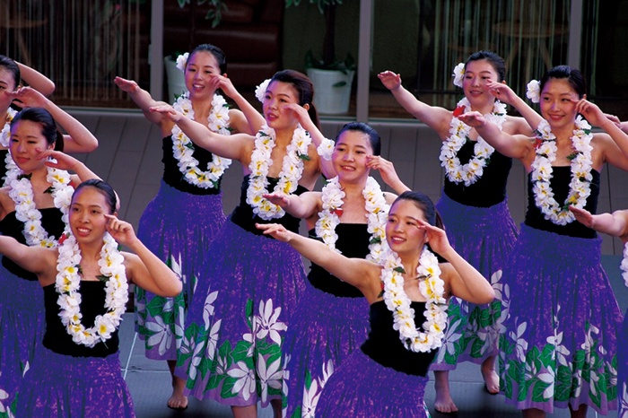 立命館大学「Hawaiian Circle meahula」が披露するフラダンス