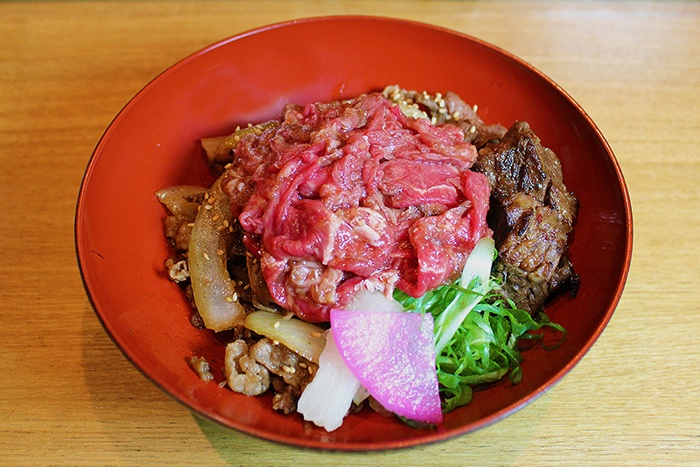 「京の焼肉処 弘」の贅沢丼