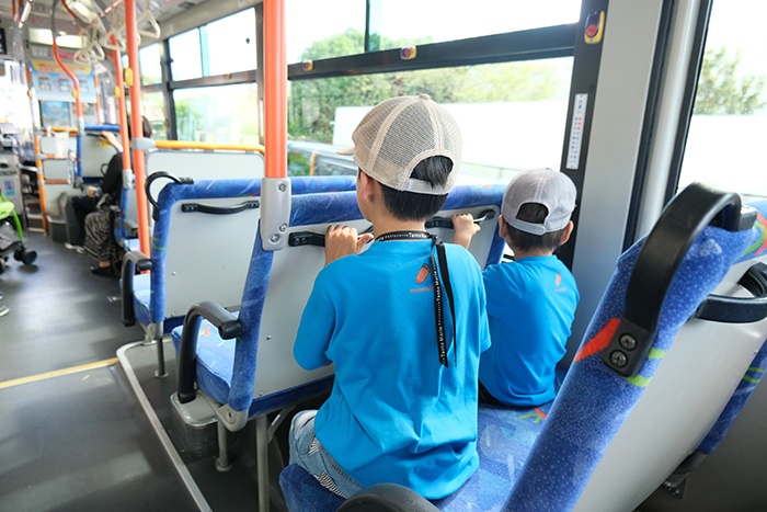 ステーションループバスの車内