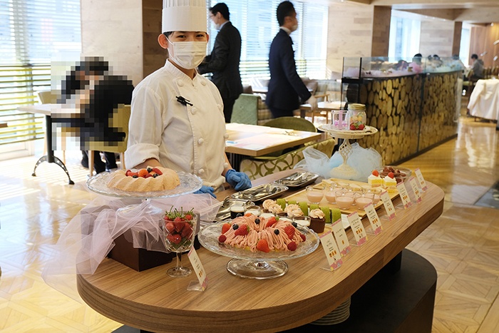 京都タワーホテルスイーツビュッフェ「Sweets Buffet ～Strawberry RETRO CAFE～」