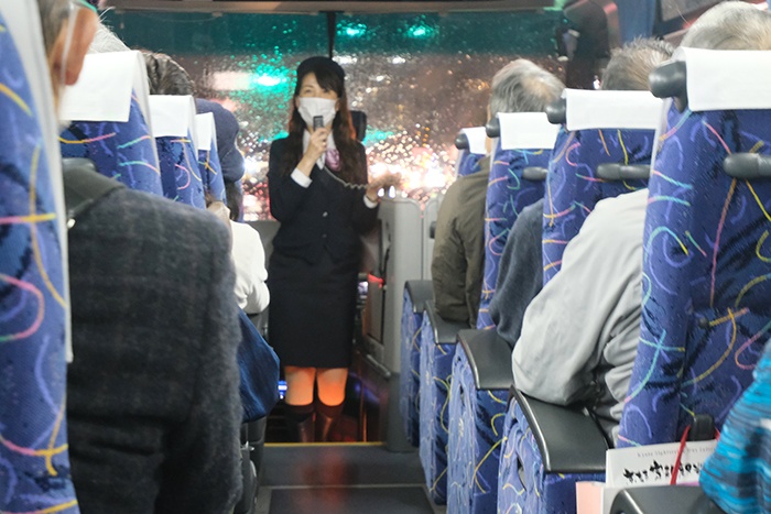 京都定期観光バスのGコース「舞妓はんとの夕べ、鷹ヶ峯しょうざん庭園、夜景展望」