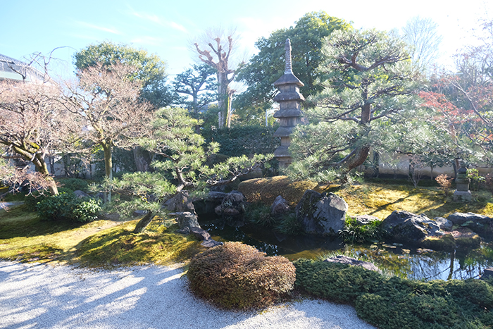 正伝永源院　武野紹鷗（たけのじょうおう）の供養塔