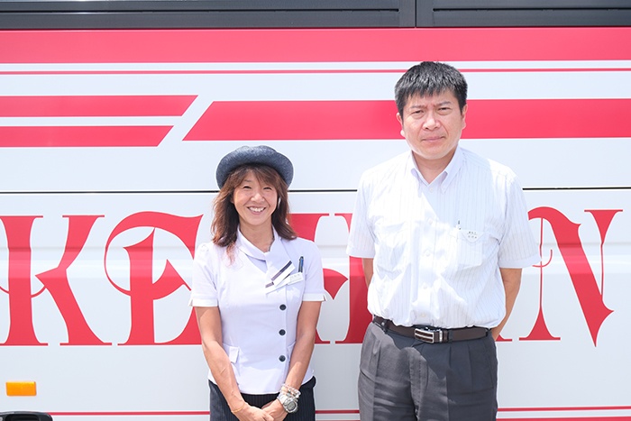 京都定期観光バス「京の夏の旅」ガイドさんと運転手さん