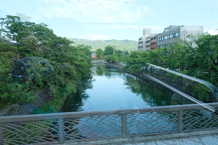 「スカイバス京都」の「ぐるっと一周ドライブ（W1）」琵琶湖疏水