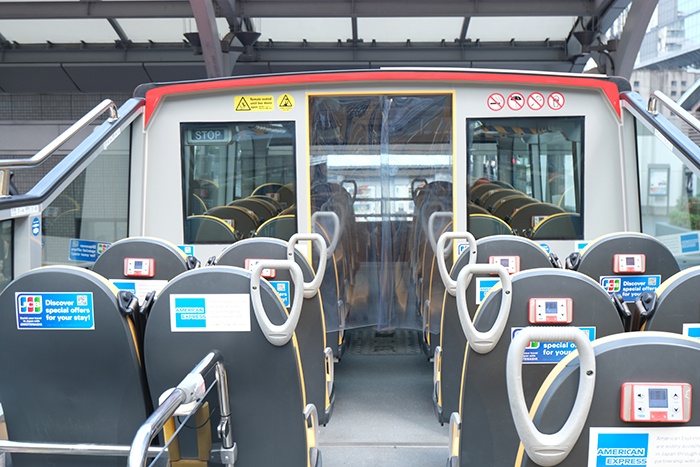 京都定期観光バス「スカイバス京都」後方20席は屋根のないオープントップ