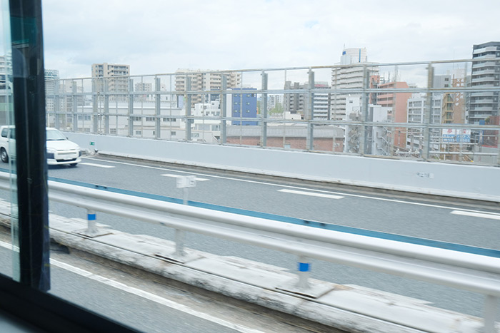 車内から見る高速道路
