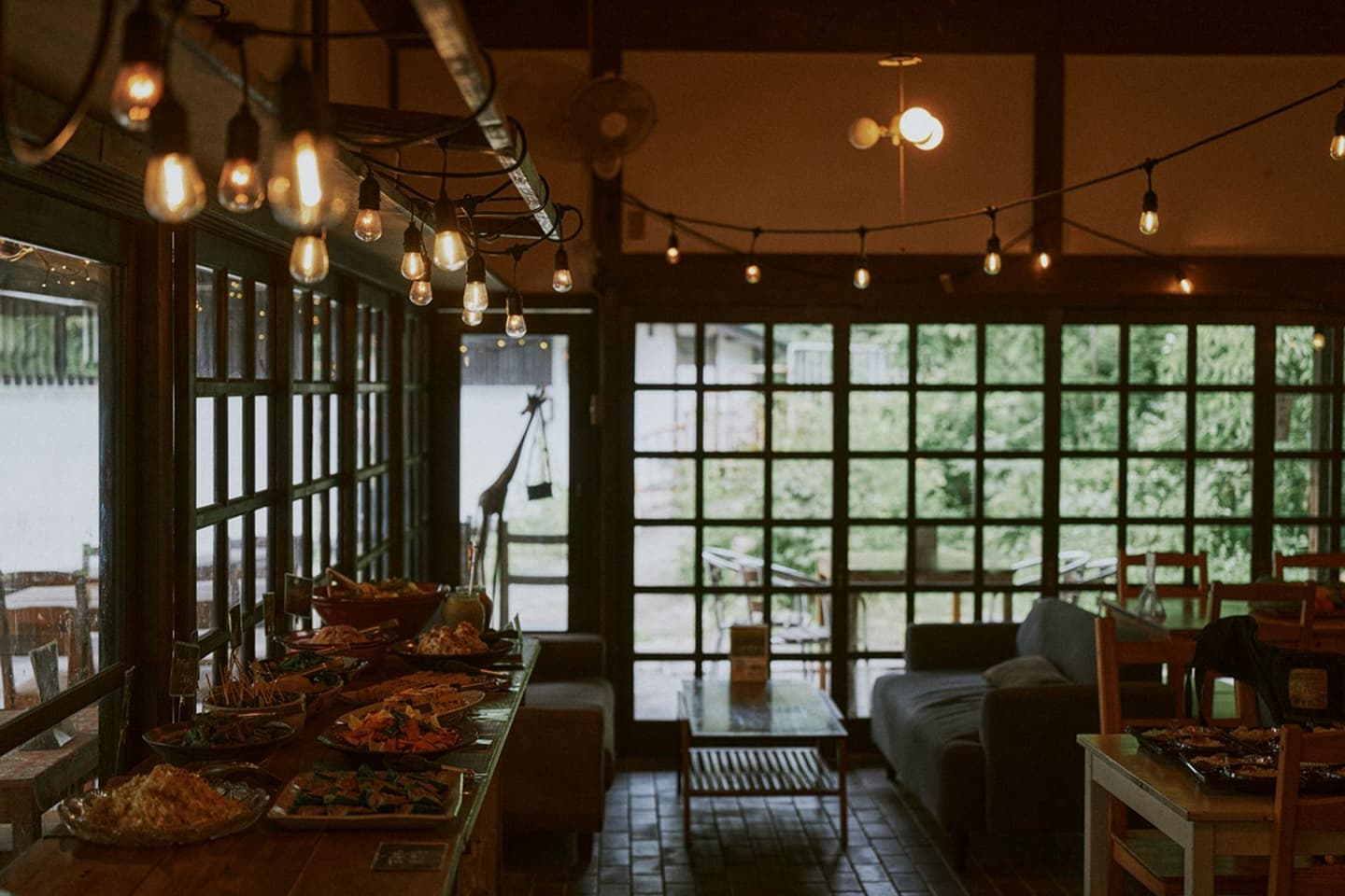 新鮮な野菜をビュッフェ形式で。大原リバーサイドカフェ 来隣(きりん)