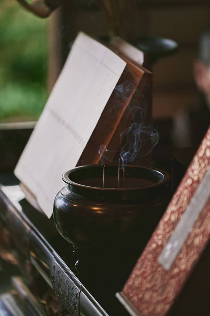 堂内で流れる厳かな音色。 ここは「声明(しょうみょう)」の根本道場。