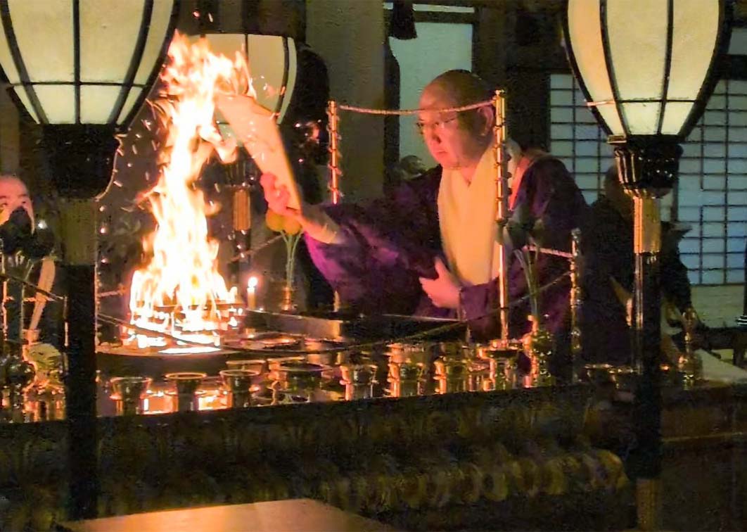 総本山智積院の朝のお勤め