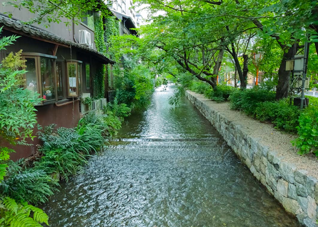 高瀬川沿い・石垣と運河遺構