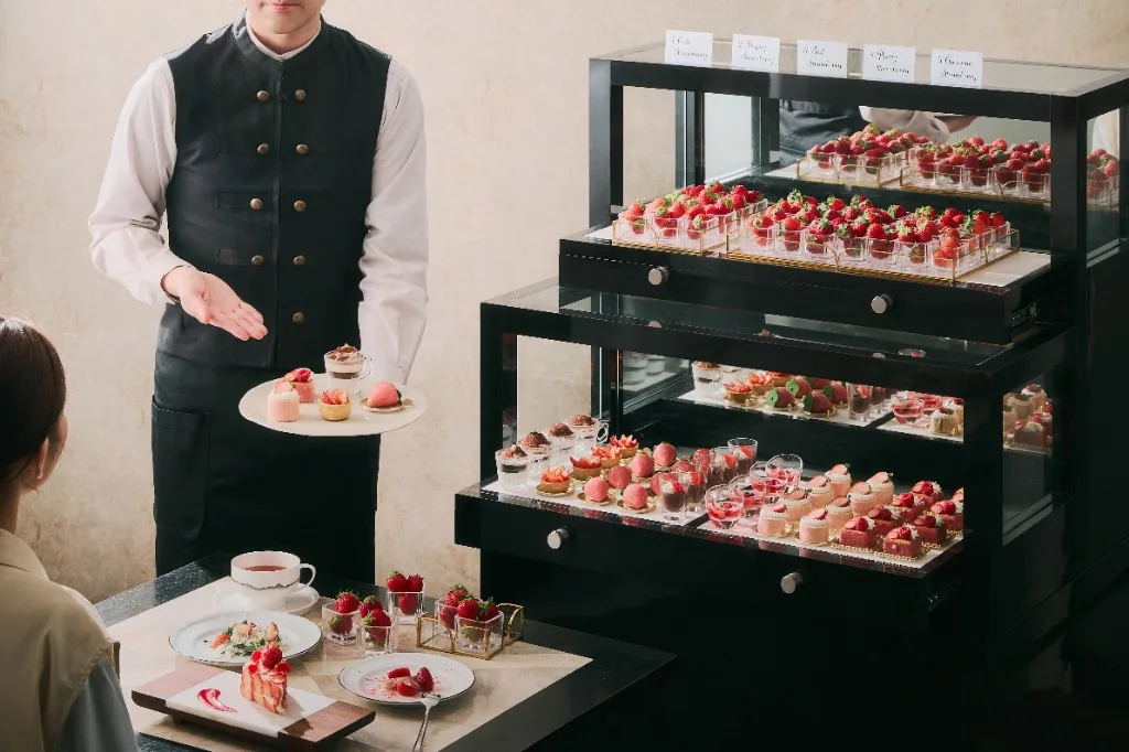 The Royal Lounge STRAWBERRY ワゴンサービス