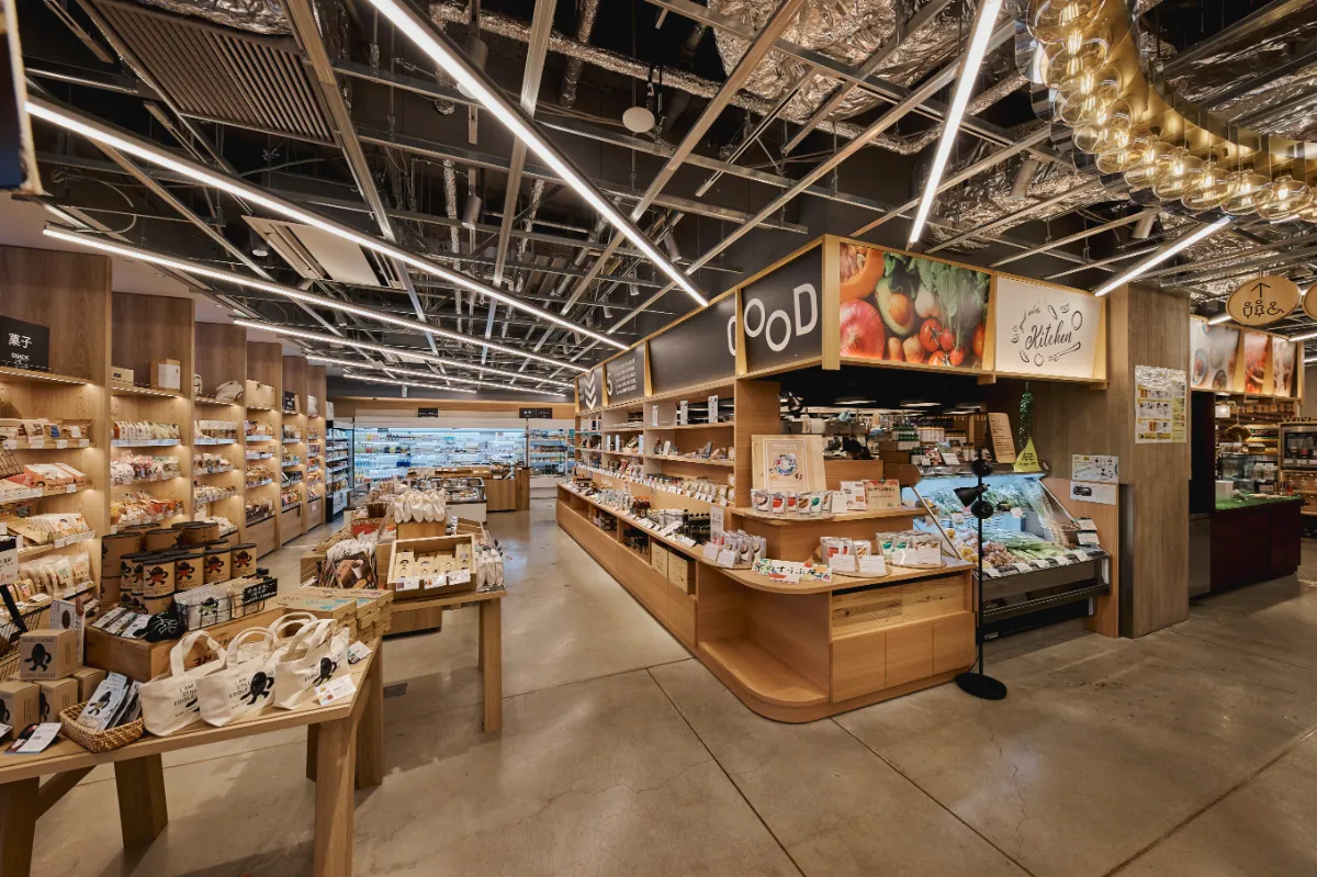 信じられる生産者の食材やスイーツ、ワインなどを販売するMARKET