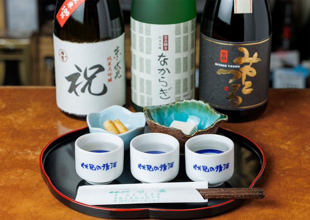 吟醸酒房 油長の日本酒試飲の様子