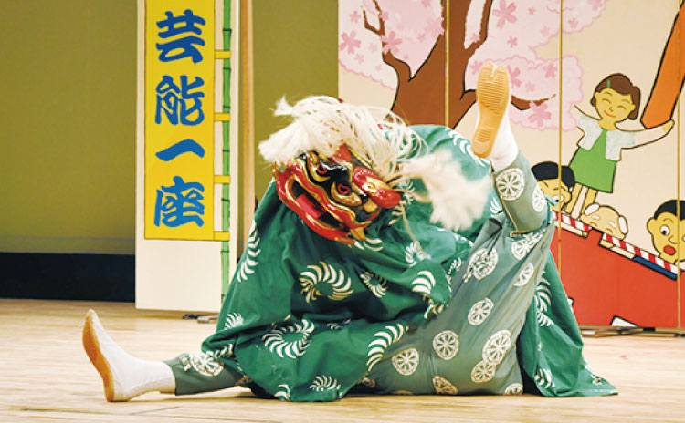 獅子舞がやってくる！