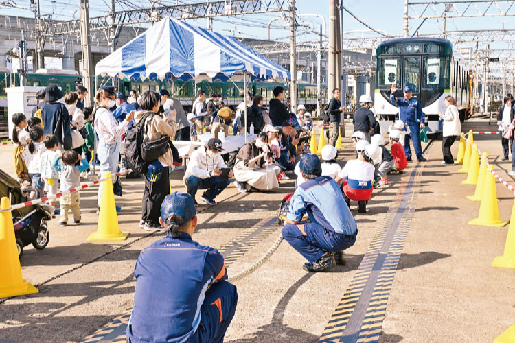 電車と力くらべ綱引き大会