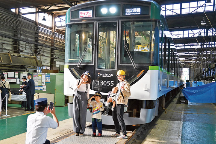 制帽・ヘルメットで「ハイ、チーズ！」
