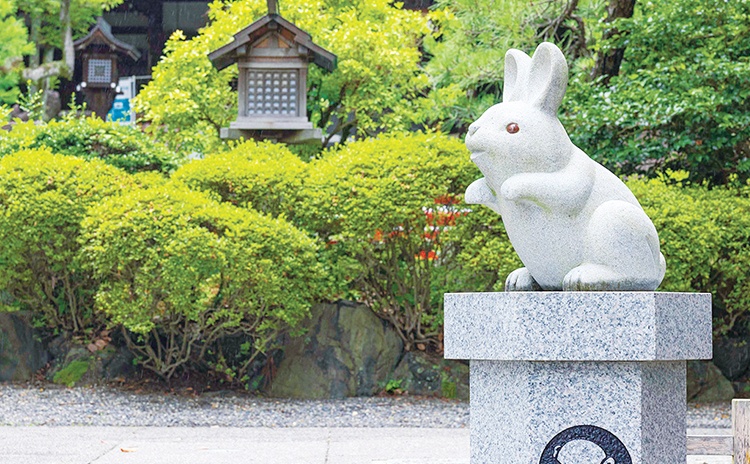 狛うさぎがお出迎え