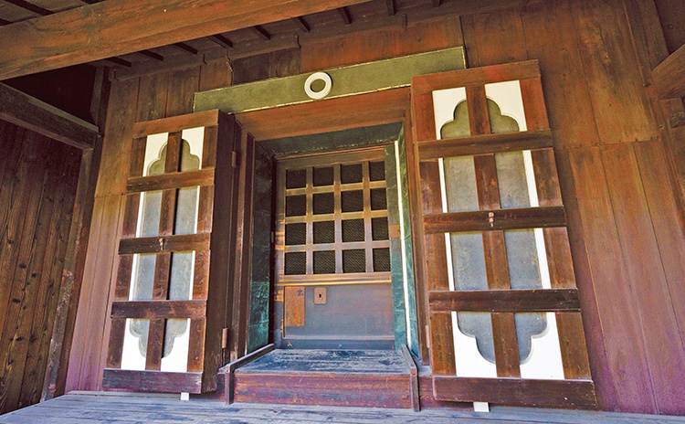 ②旧前川邸〈東の蔵〉
