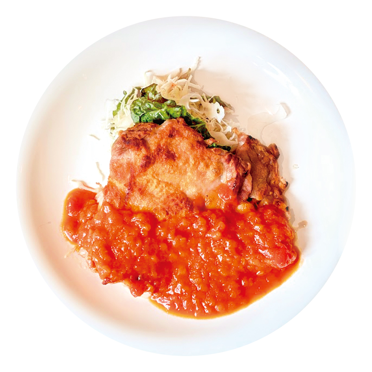 イタリアントマトソースを使ったチキンのソテー「アマークランチ／800円」。ライスまたはパン付き