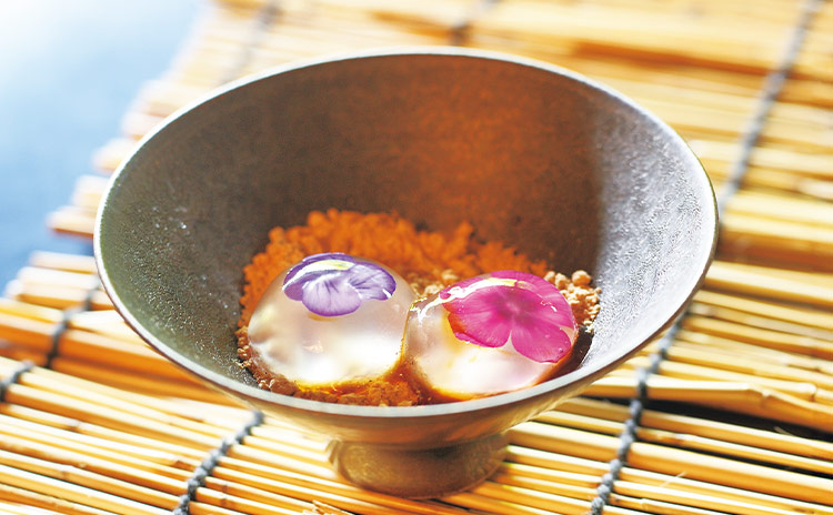 黒豆きなこは香りが高く風味豊かで濃厚な黒蜜も自家製