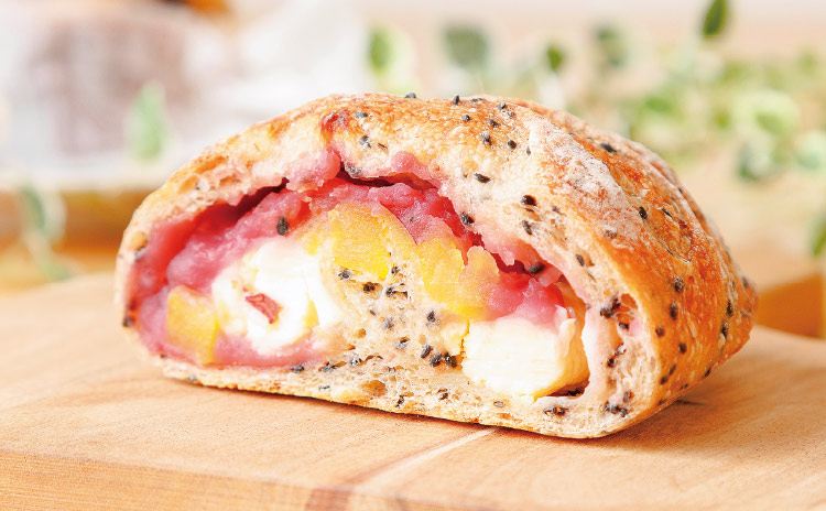 紅芋とさつまいものクリームチーズロデウ