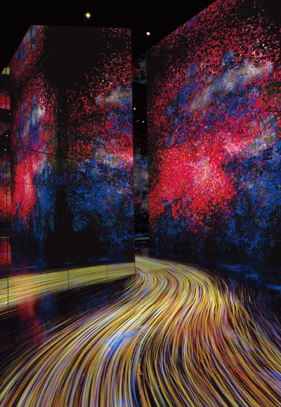 チームラボ《流れははるか遠くに》© チームラボ