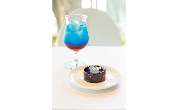 「木葉天目／900円」「釣青茜映し花生／900円」