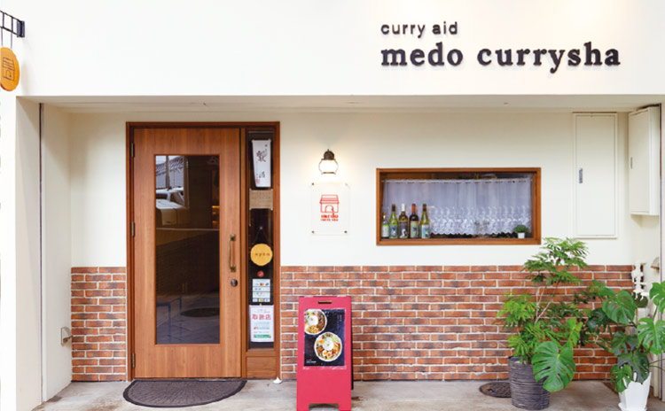 まるでカフェのようなかわいらしい白色の外観