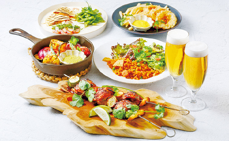 「前菜3種盛り合わせ」をはじめ、「BBQチキン」や「ジャンバラヤ」など、夏にぴったりのスパイシーなメニューがずらり