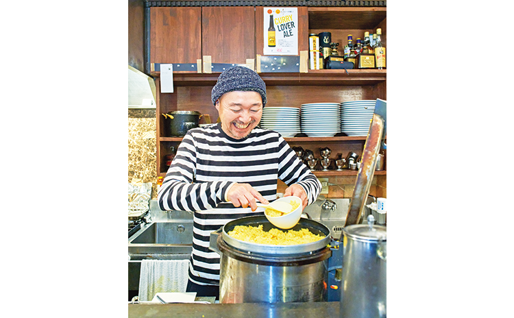 「国産米とインディカ米・バスマティライスをミックスしたターメリックライスが良く合うんです」と店主・渡邊理さん