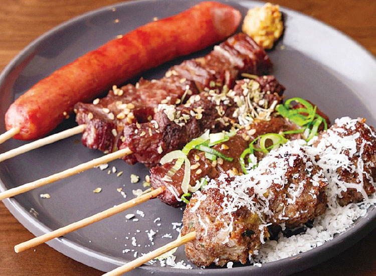「馬串焼き／ 1本・108円から」