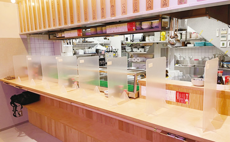 清潔感のあるスタイリッシュな店内