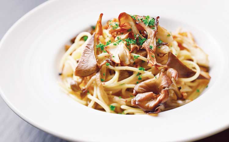 香りと旨味が広がる「きのこのペペロンチーノ」