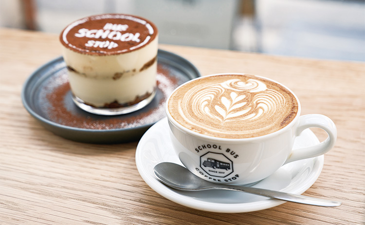 SCHOOL BUS COFFEE STOP KITAHAMA