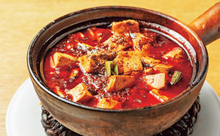 本場の味の「四川麻婆豆腐 スタンダード／1,380円」。昼はご飯・スープ・漬け物付きで1,500円