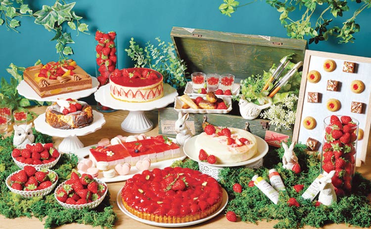 ケーキやムース、ジュレなどイチゴスイーツがずらり