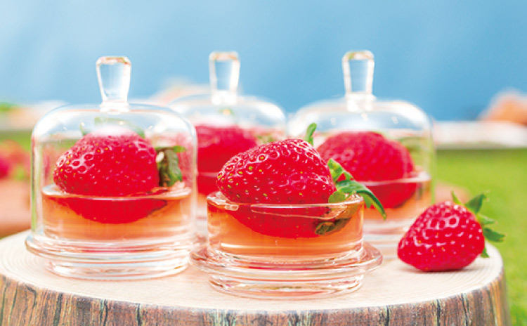 ウェルカムスイーツは、契約農園から直送される「大粒いちごの贈り物」