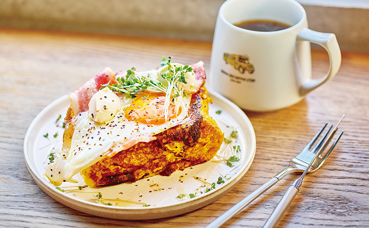 ベーコンエッグフレンチトースト(ドリンク付き)/1,500円