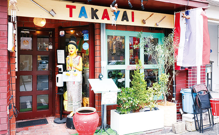 2025年オープンしたばかりの店舗はタイの国旗が目印。本場の味が楽しめるとタイ人のお客さまも多いそう