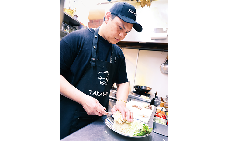 18歳からタイのホテルで腕を磨いたオーナーシェフのブンジン・タコッチャイさんの料理は本格派